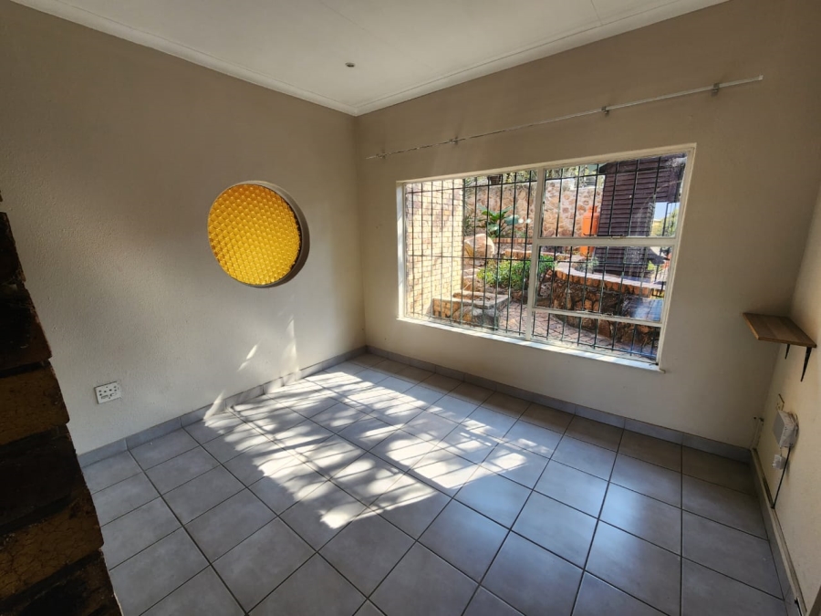 To Let 4 Bedroom Property for Rent in Bassonia Gauteng