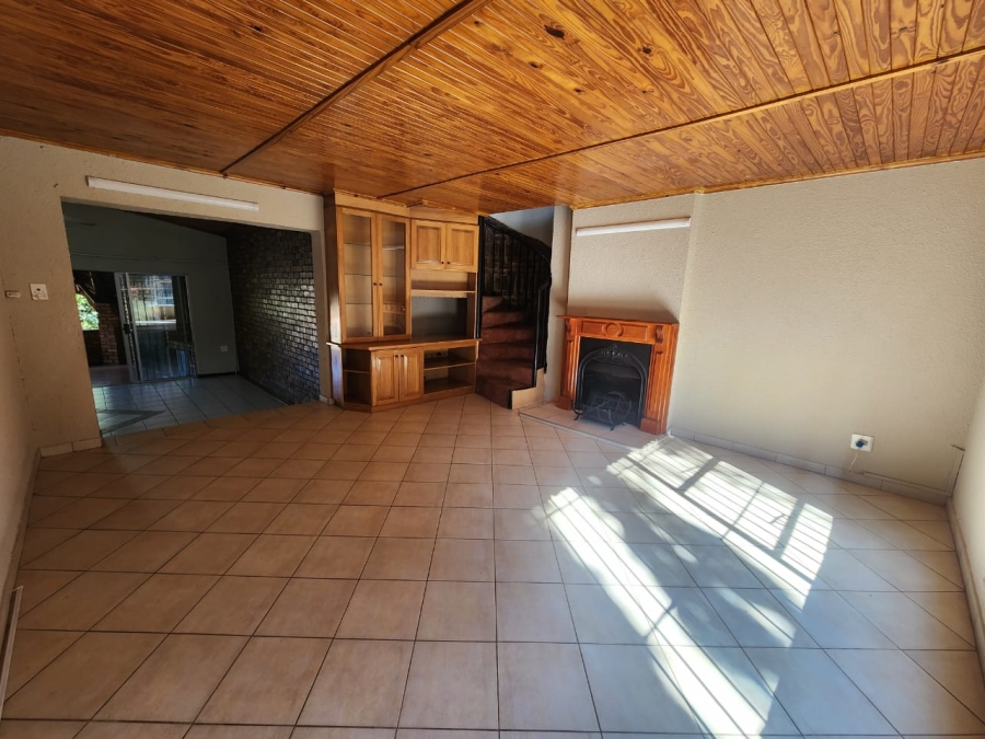 To Let 4 Bedroom Property for Rent in Bassonia Gauteng
