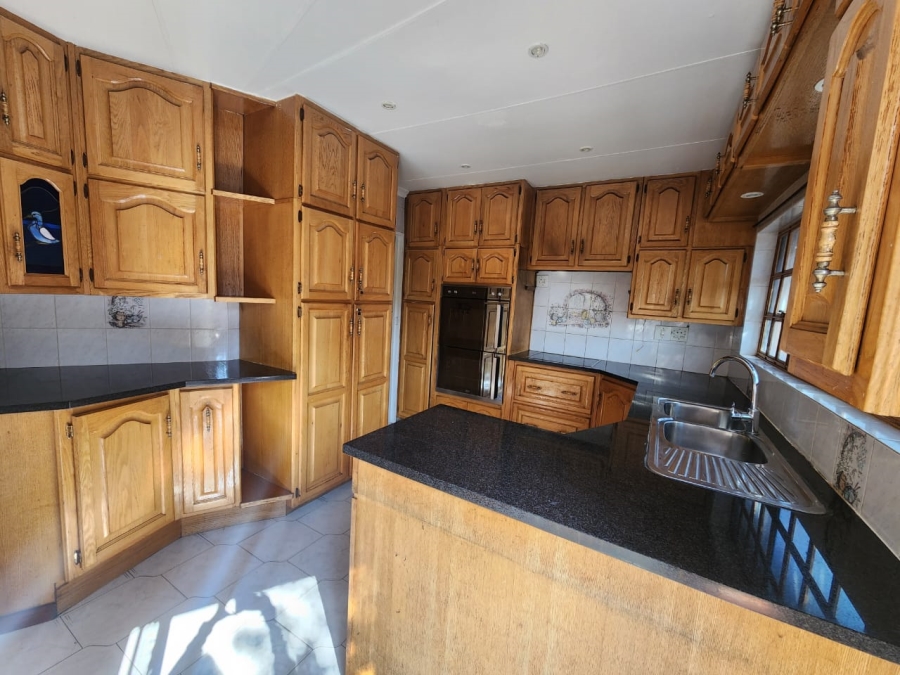 To Let 4 Bedroom Property for Rent in Bassonia Gauteng