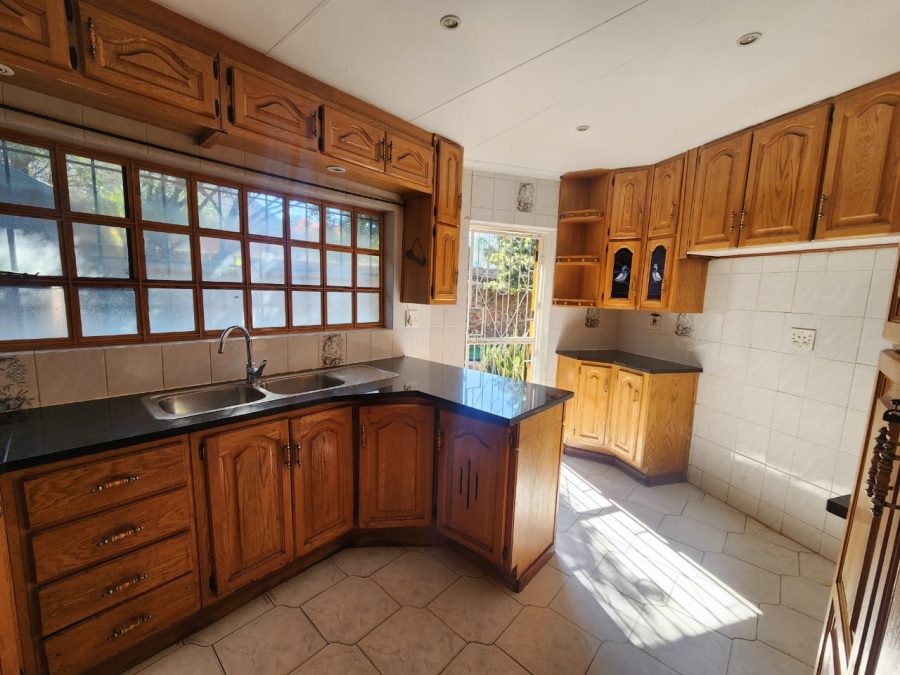 To Let 4 Bedroom Property for Rent in Bassonia Gauteng