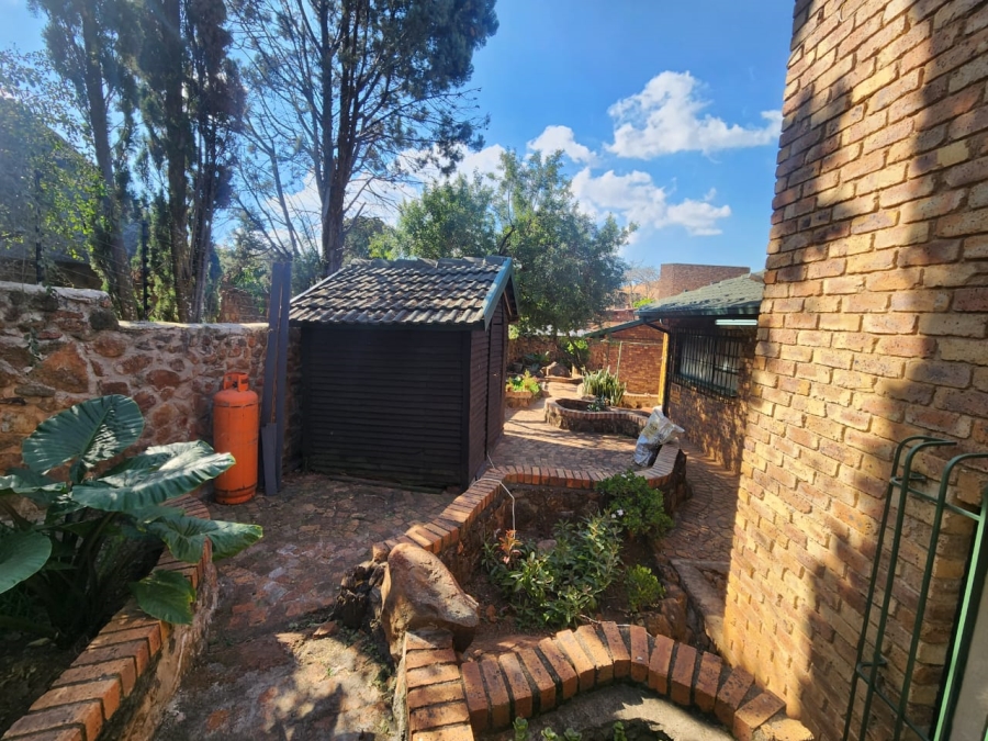 To Let 4 Bedroom Property for Rent in Bassonia Gauteng
