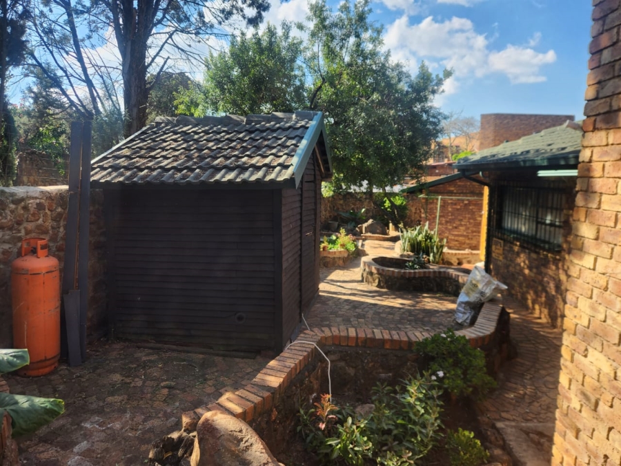 To Let 4 Bedroom Property for Rent in Bassonia Gauteng