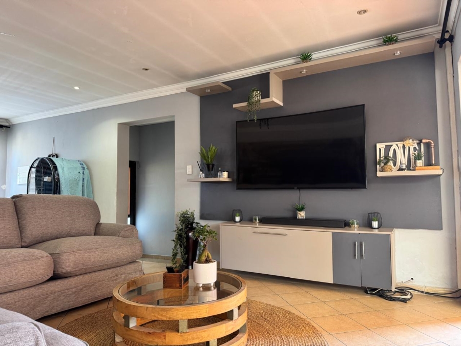 2 Bedroom Property for Sale in Amberfield Valley Gauteng