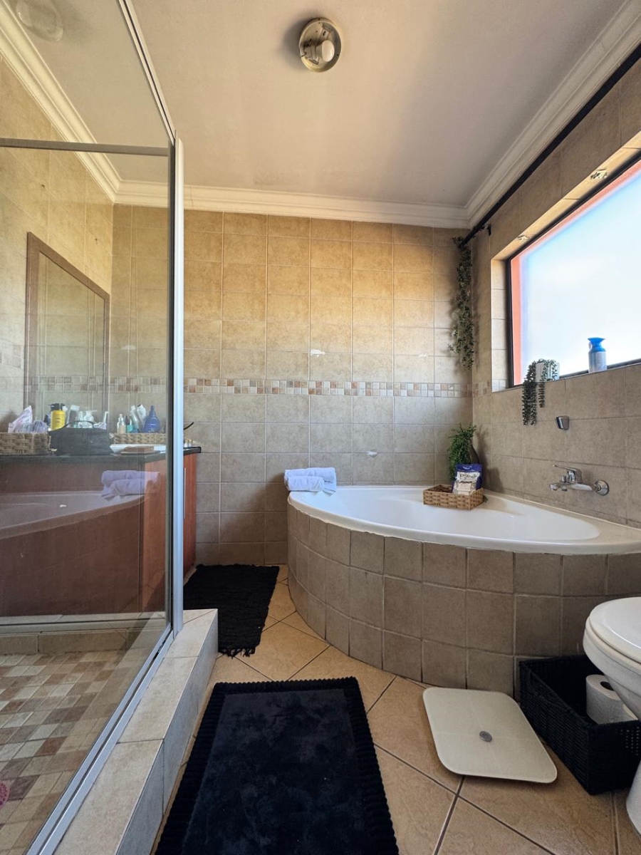 2 Bedroom Property for Sale in Amberfield Valley Gauteng