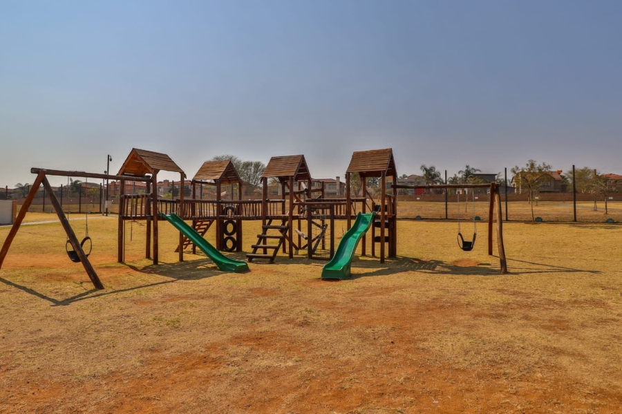 3 Bedroom Property for Sale in Rooihuiskraal North Gauteng