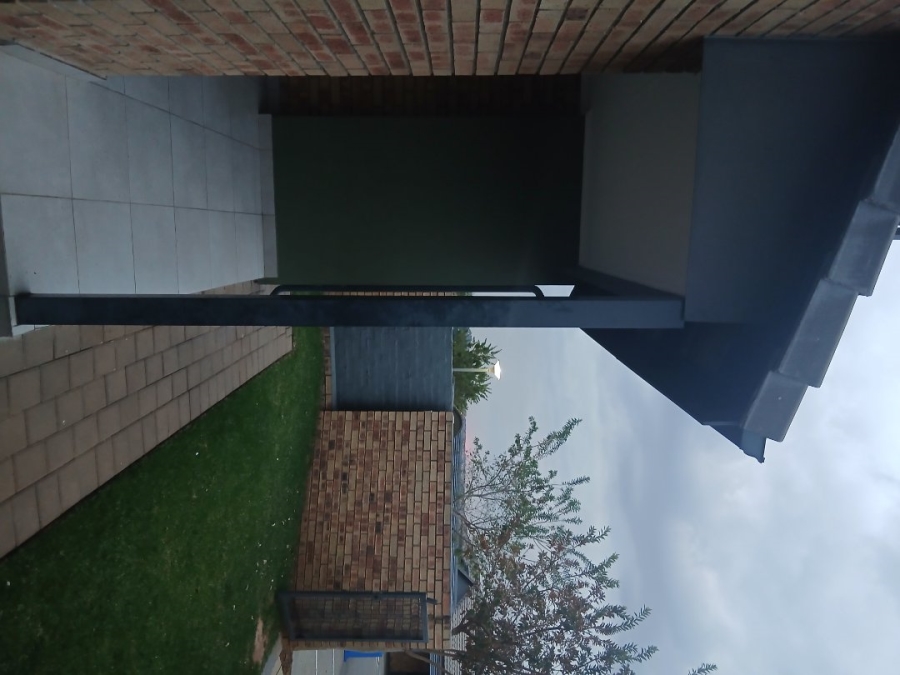 3 Bedroom Property for Sale in Rooihuiskraal North Gauteng