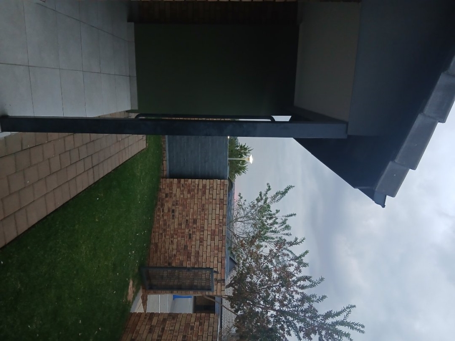 3 Bedroom Property for Sale in Rooihuiskraal North Gauteng