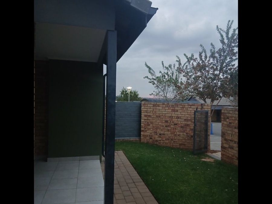 3 Bedroom Property for Sale in Rooihuiskraal North Gauteng