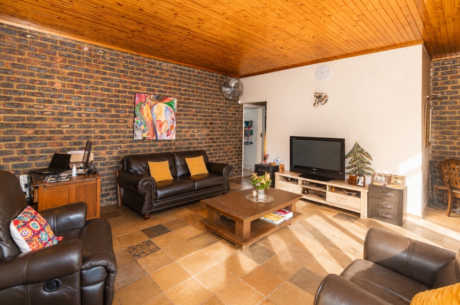 4 Bedroom Property for Sale in Dorandia Gauteng