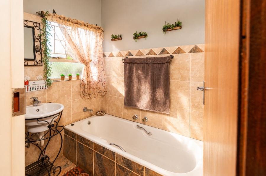 4 Bedroom Property for Sale in Dorandia Gauteng