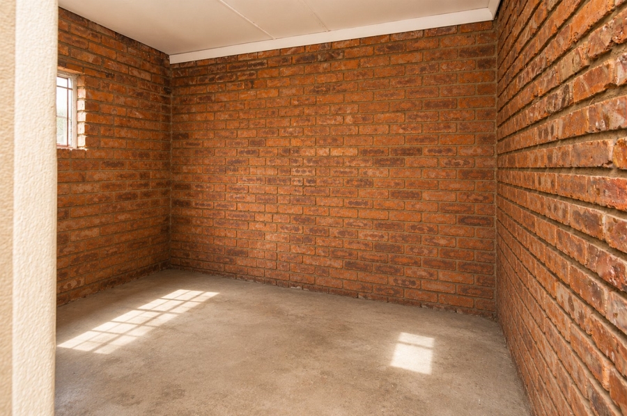4 Bedroom Property for Sale in Dorandia Gauteng
