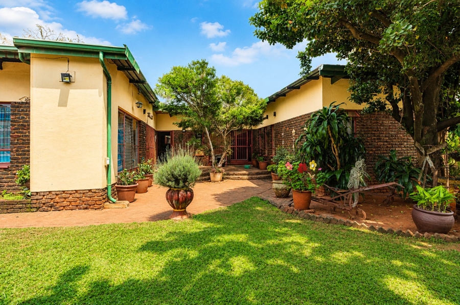 4 Bedroom Property for Sale in Dorandia Gauteng