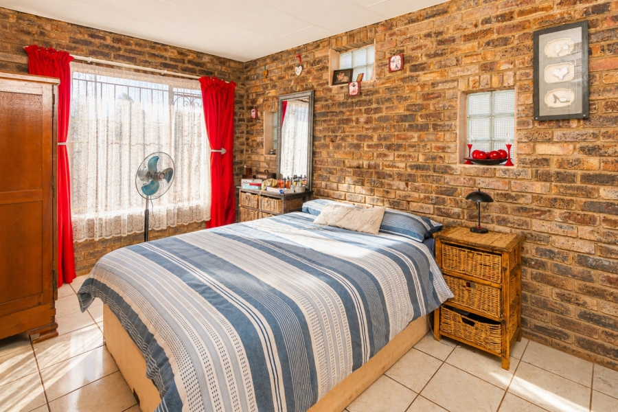4 Bedroom Property for Sale in Dorandia Gauteng