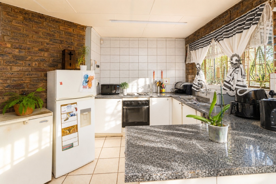 4 Bedroom Property for Sale in Dorandia Gauteng