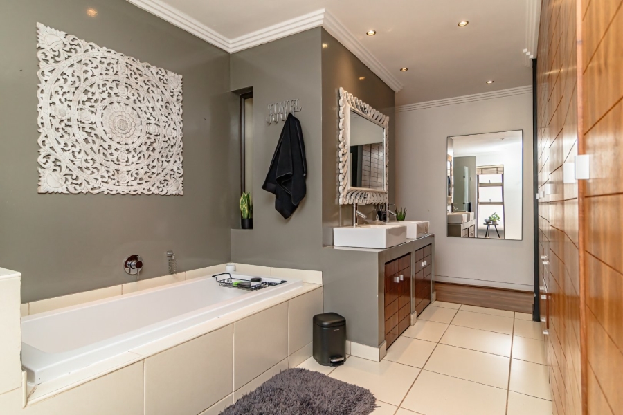 To Let 5 Bedroom Property for Rent in Serengeti Lifestyle Estate Gauteng