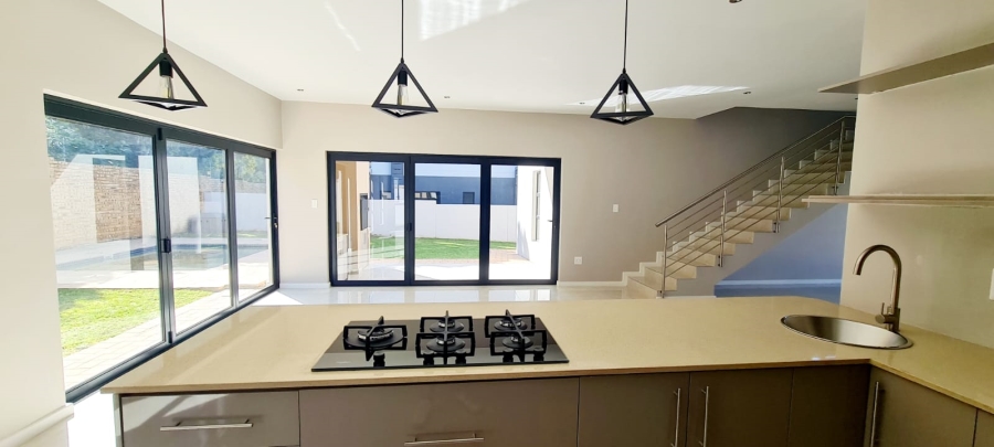 4 Bedroom Property for Sale in Blue Hills Gauteng