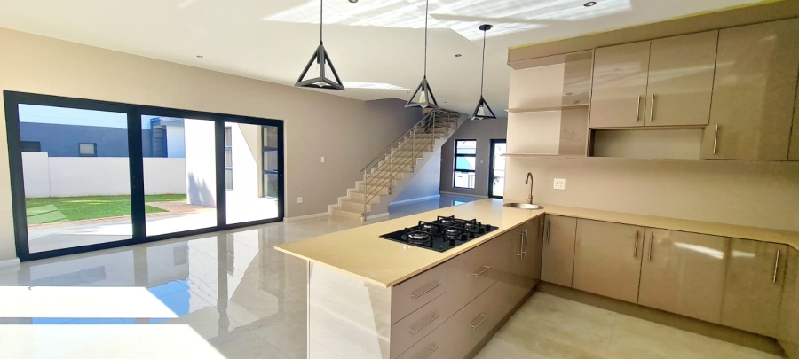4 Bedroom Property for Sale in Blue Hills Gauteng