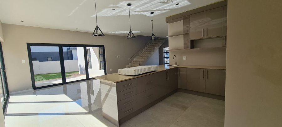 4 Bedroom Property for Sale in Blue Hills Gauteng