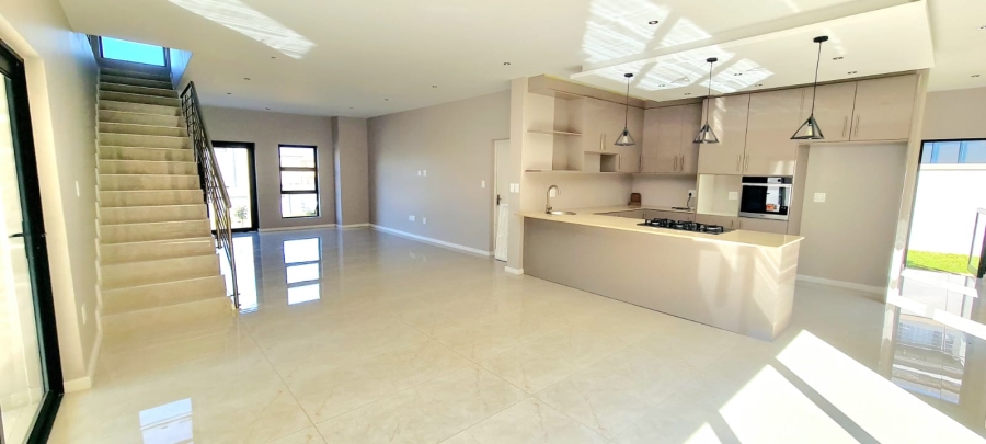 4 Bedroom Property for Sale in Blue Hills Gauteng