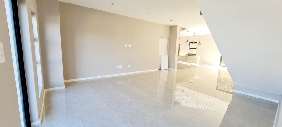 4 Bedroom Property for Sale in Blue Hills Gauteng