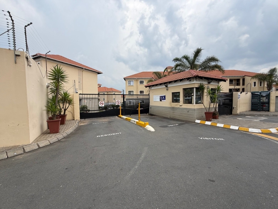 To Let 2 Bedroom Property for Rent in Halfway House Gauteng