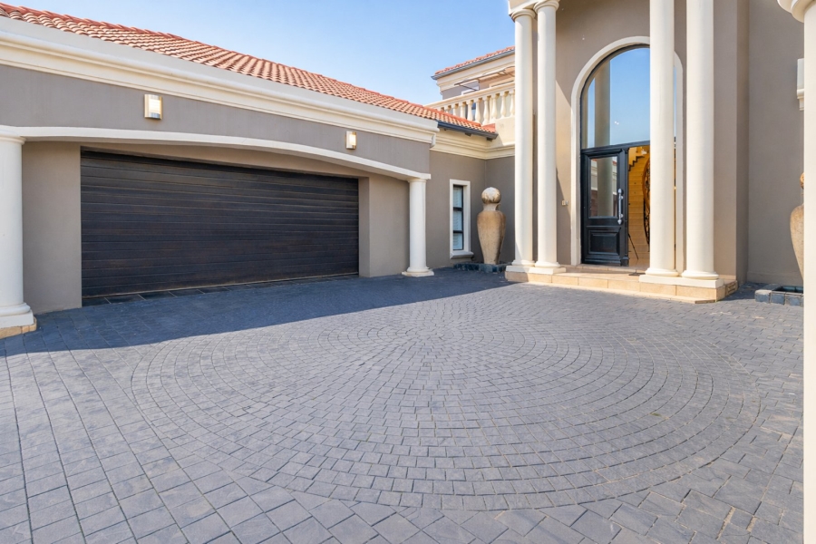 To Let 4 Bedroom Property for Rent in Blue Valley Golf Estate Gauteng