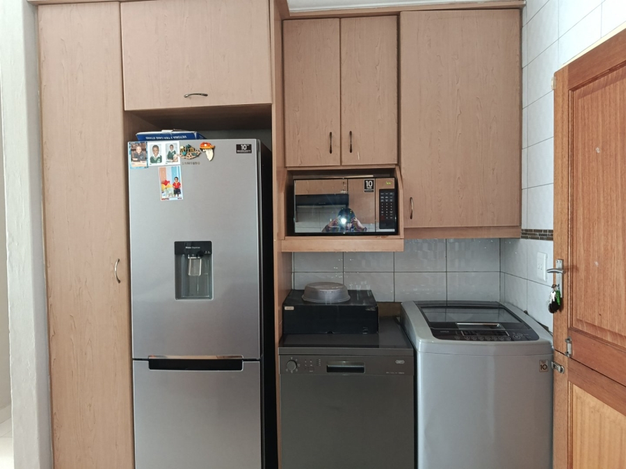 To Let 3 Bedroom Property for Rent in Heuwelsig Estate Gauteng