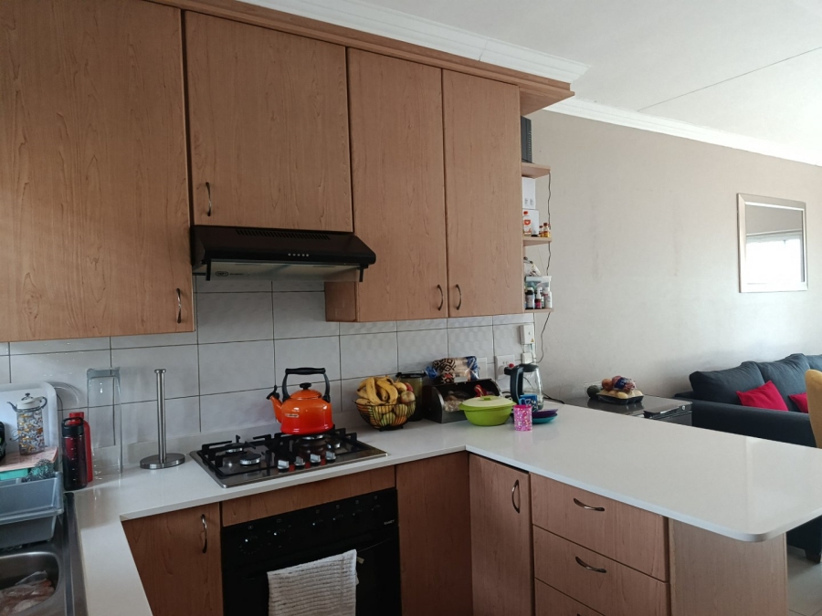 To Let 3 Bedroom Property for Rent in Heuwelsig Estate Gauteng