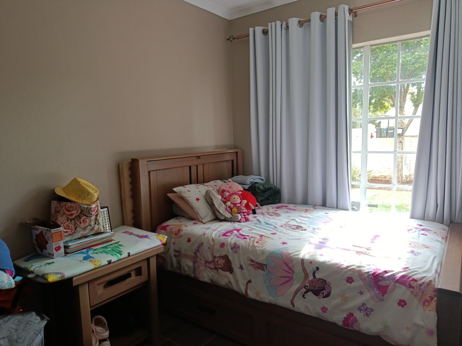 To Let 3 Bedroom Property for Rent in Heuwelsig Estate Gauteng