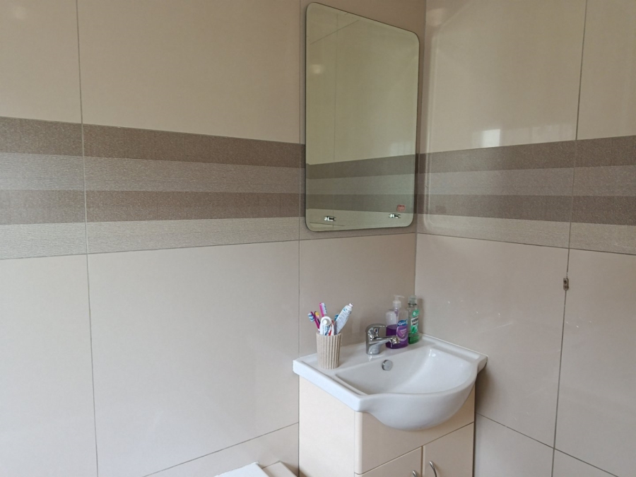 To Let 3 Bedroom Property for Rent in Heuwelsig Estate Gauteng