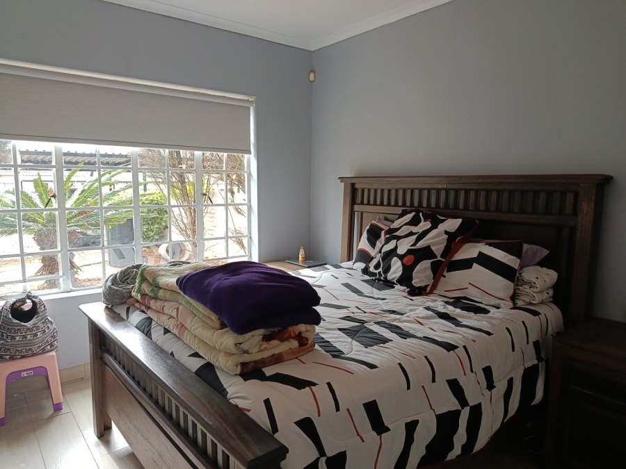 To Let 3 Bedroom Property for Rent in Heuwelsig Estate Gauteng