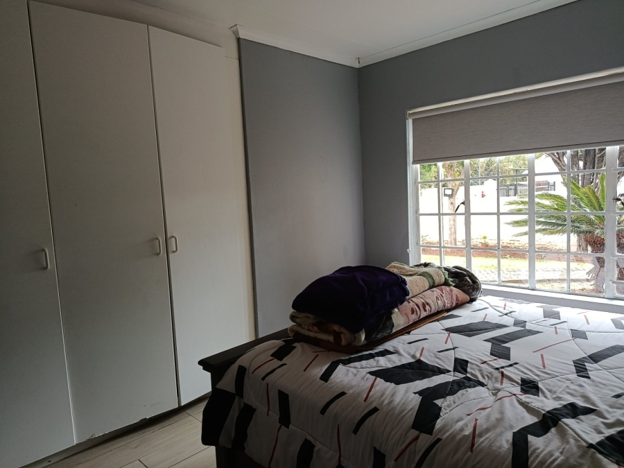 To Let 3 Bedroom Property for Rent in Heuwelsig Estate Gauteng