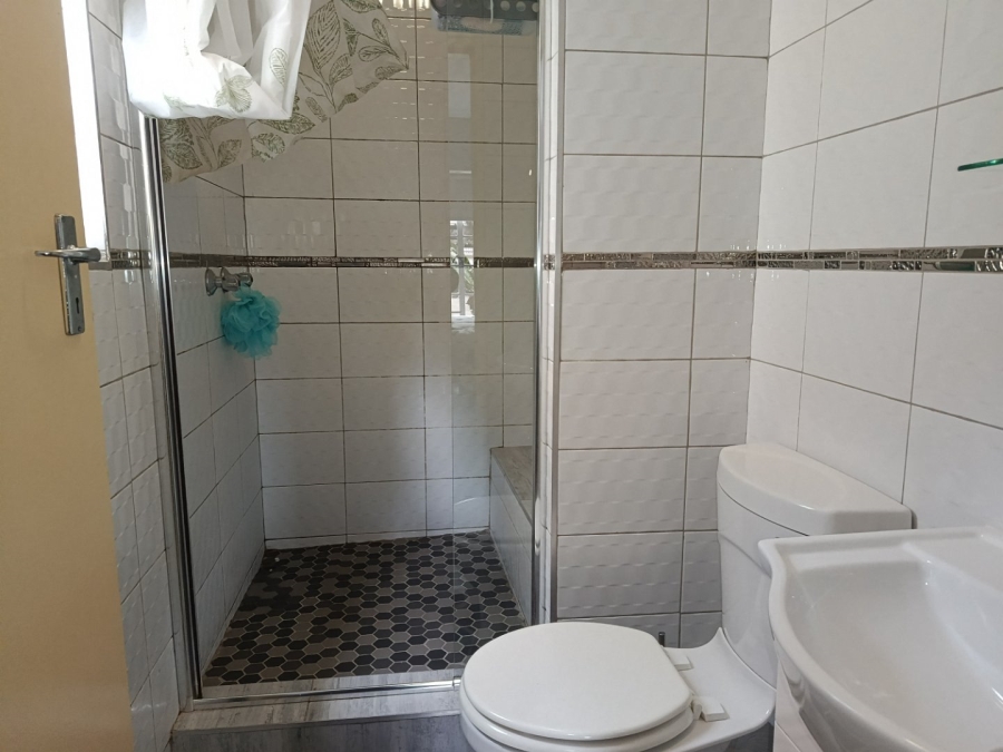 To Let 3 Bedroom Property for Rent in Heuwelsig Estate Gauteng