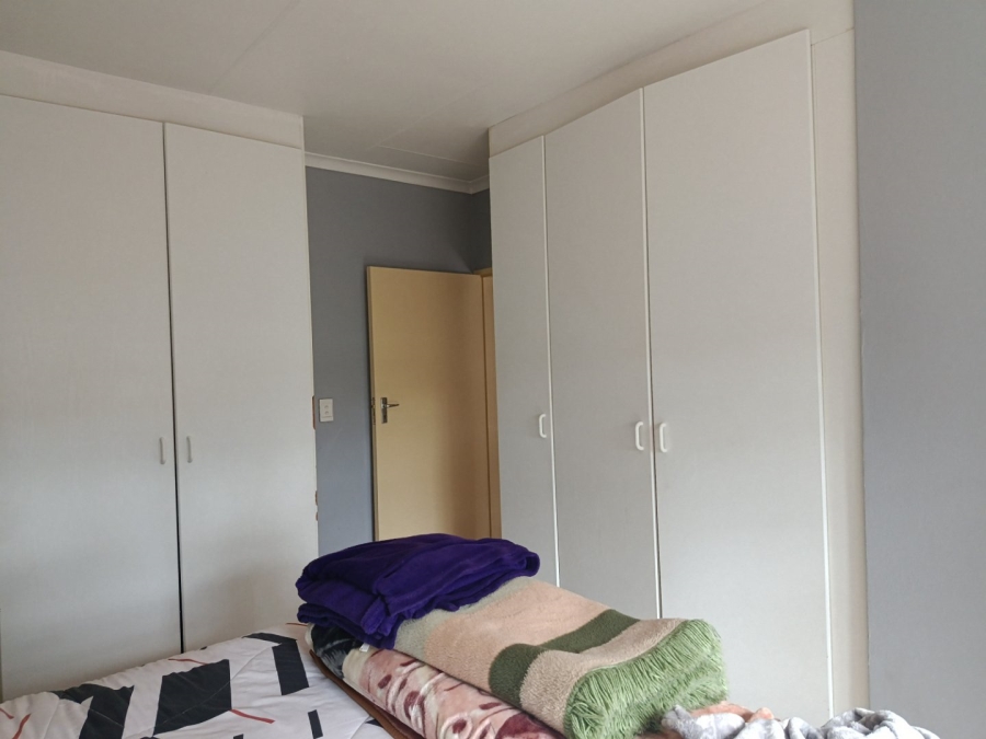 To Let 3 Bedroom Property for Rent in Heuwelsig Estate Gauteng