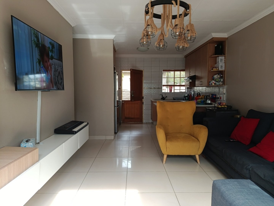 To Let 3 Bedroom Property for Rent in Heuwelsig Estate Gauteng