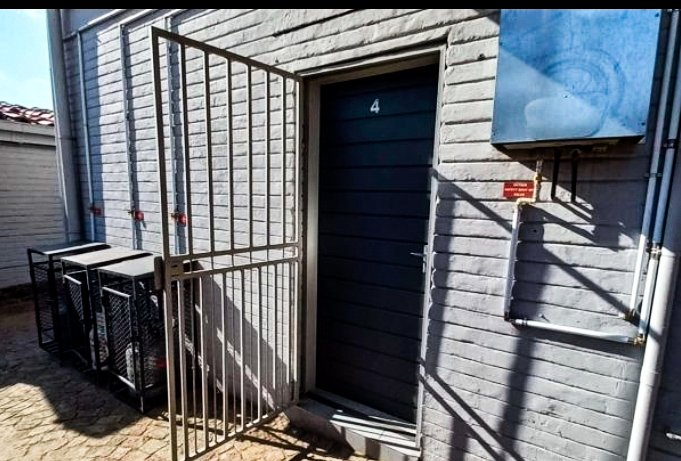 1 Bedroom Property for Sale in Bedfordview Gauteng