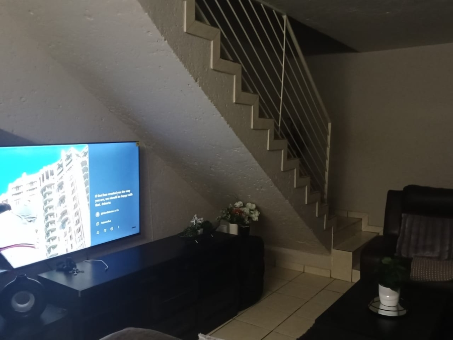 To Let 3 Bedroom Property for Rent in Randfontein Central Gauteng