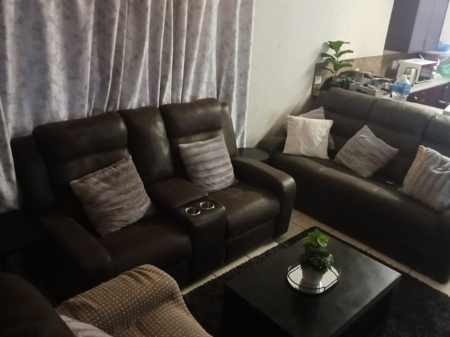 To Let 3 Bedroom Property for Rent in Randfontein Central Gauteng