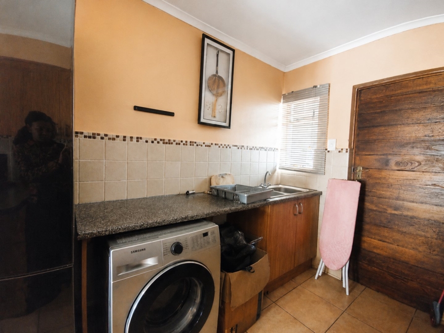 To Let 2 Bedroom Property for Rent in Castleview Gauteng