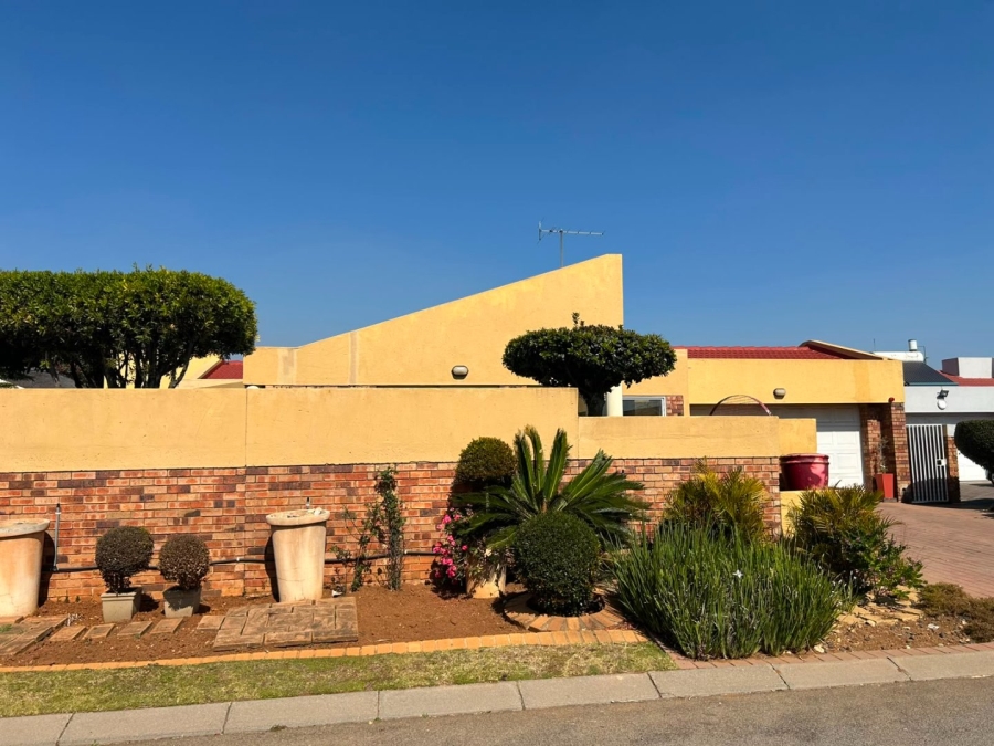 4 Bedroom Property for Sale in Beyers Park Gauteng