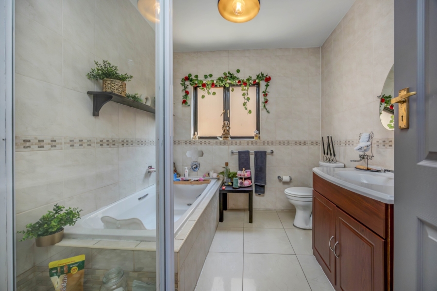 3 Bedroom Property for Sale in Vorna Valley Gauteng