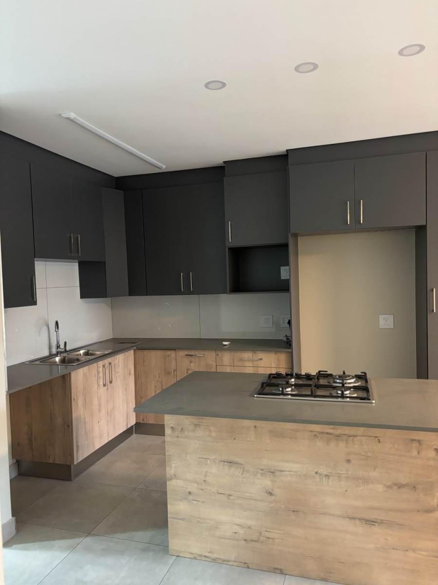 3 Bedroom Property for Sale in Die Hoewes Gauteng