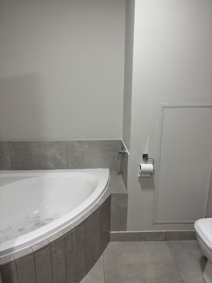 3 Bedroom Property for Sale in Die Hoewes Gauteng
