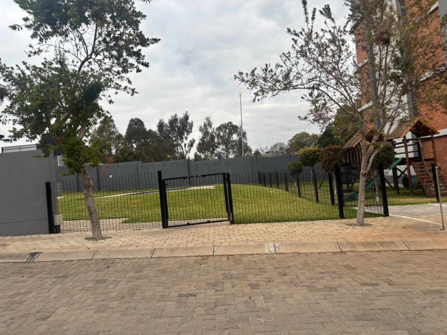 3 Bedroom Property for Sale in Die Hoewes Gauteng