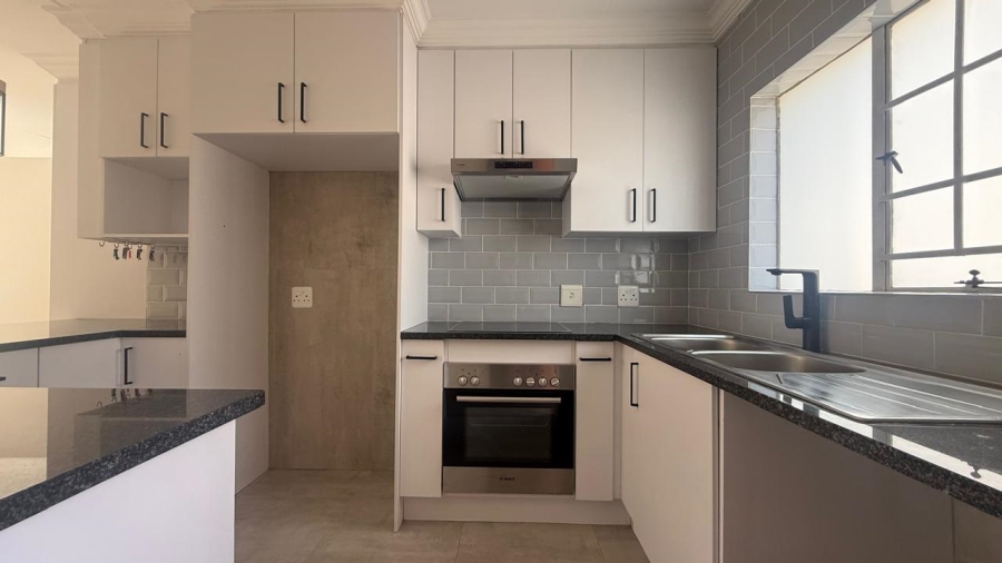 2 Bedroom Property for Sale in Rooihuiskraal North Gauteng