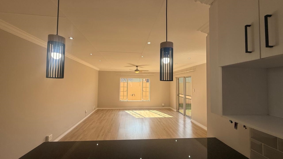 2 Bedroom Property for Sale in Rooihuiskraal North Gauteng