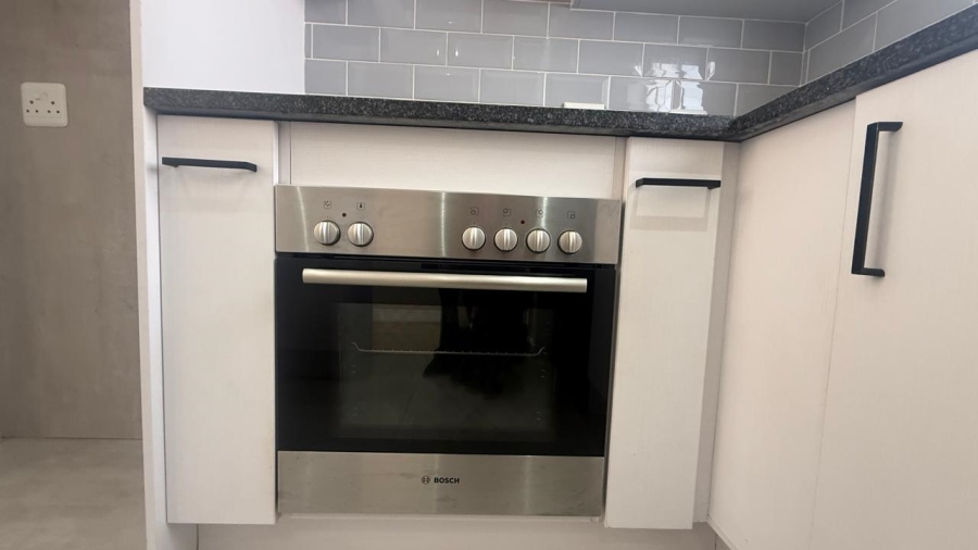2 Bedroom Property for Sale in Rooihuiskraal North Gauteng