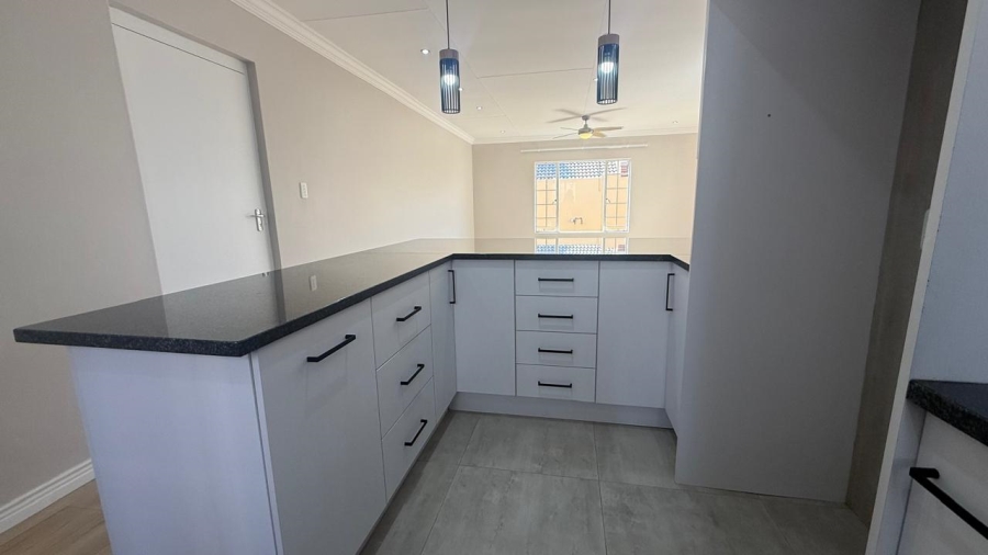 2 Bedroom Property for Sale in Rooihuiskraal North Gauteng