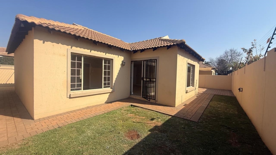 2 Bedroom Property for Sale in Rooihuiskraal North Gauteng