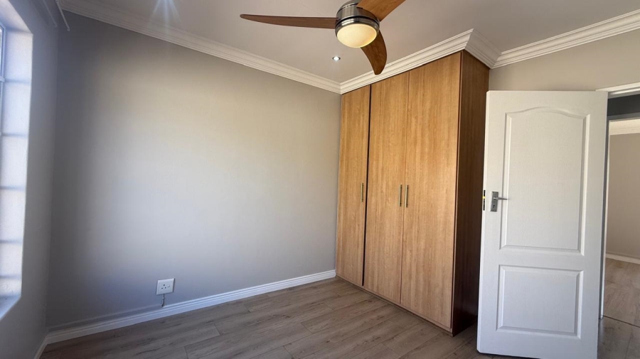 2 Bedroom Property for Sale in Rooihuiskraal North Gauteng